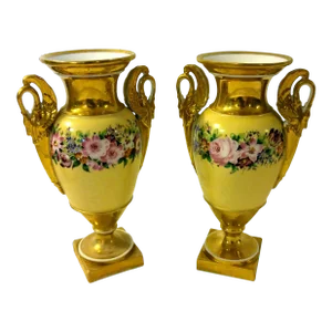 19th century Old Paris Porcelain Urn with Swan Handles - A Pair