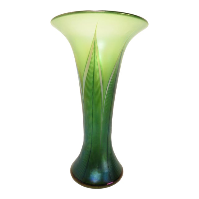 Signed Lundberg Studios Magnolia Pulled Feather Leaf Art Glass Vase Iridescent For Sale
