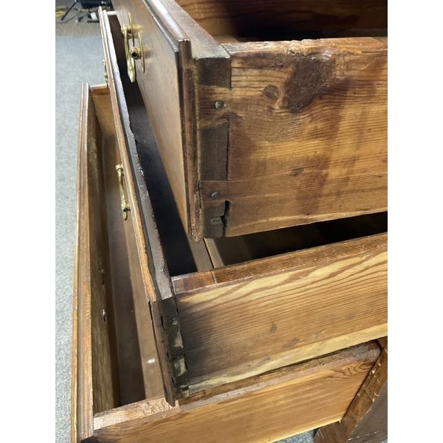 English 18th Century George III English Provincial Seven Drawer Chest | Antique Oak & Fruitwood Bachelor's Dresser For Sale - Image 3 of 9