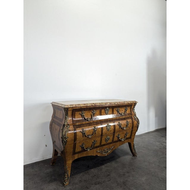 Regency Style Tomb Chest of Drawers, 20th Century, in Very Good conditions.