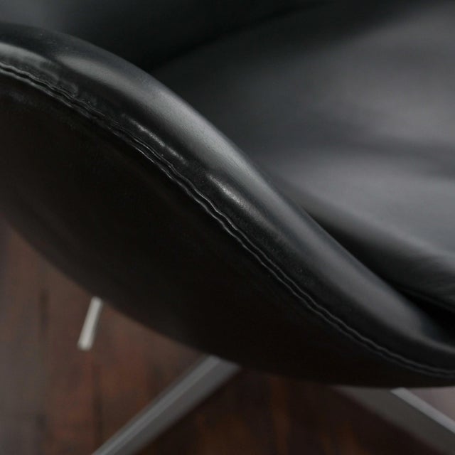 Set of Egg Chair and Ottoman in Aniline Leather with Polished Aluminium Base by Arne Jacobsen for Fritz Hansen, 2005 For Sale - Image 17 of 18