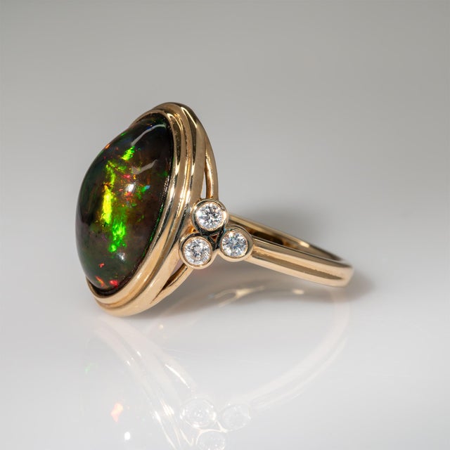 2020s 4.5Ct Black Opal Ring With Earth Mined Diamonds Accents: Solid 14k Gold, 15x10mm For Sale - Image 5 of 8