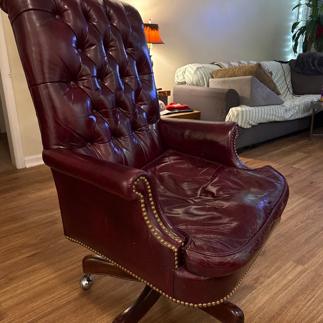 Chippendale Late 20th Century Old Hickory Leather Executive Tufted Swivel Chair High Back For Sale - Image 3 of 6