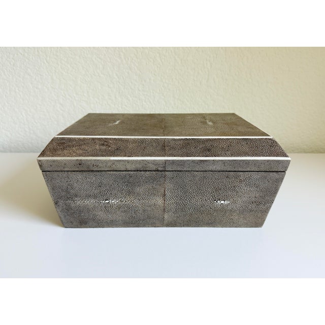 Large R & Y Augousti Shagreen Box With Bone Inlay, Late 20th Century For Sale In Sacramento - Image 6 of 18