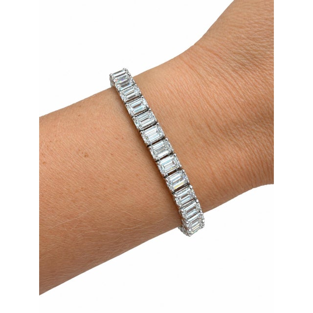 Early 21st Century Gia Certified 19.67 Carats Emerald Cut Diamond Tennis Bracelet For Sale - Image 5 of 8