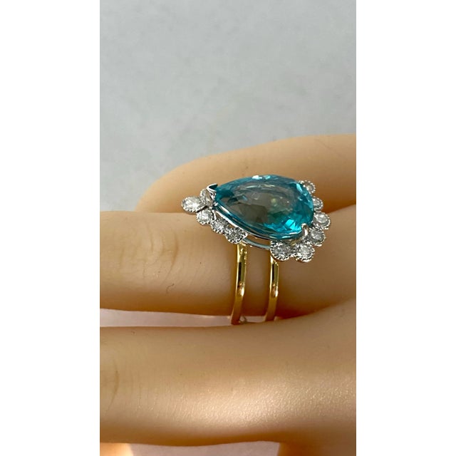 Metal 18 Karat White Yellow Gold Cocktail Ring Pear Apatite and Diamonds 10.05 Carat Size 5.5 For Sale - Image 7 of 13