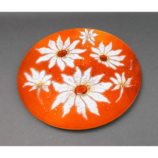 Mid-Century Modern Sasha Brastoff California Mid-Century Modern Floral Daisies Enamel on Copper Hanging Plate For Sale - Image 3 of 7