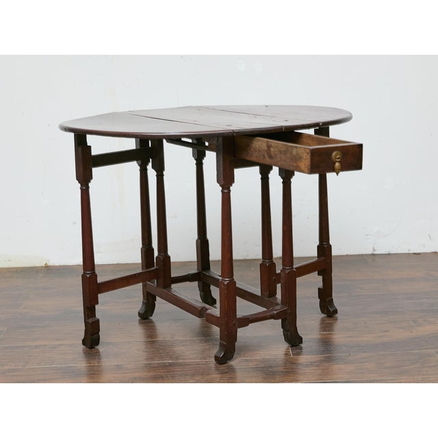 Brown 19th Century English Oak Drop-Leaf Table with Gatelegs and Single Drawer For Sale - Image 8 of 12