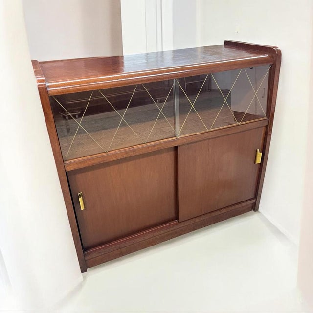 Mid-Century Walnut Display Bar or Media Cabinet, Germany, 1950, in Very Good conditions. Designed 1950 to 1959