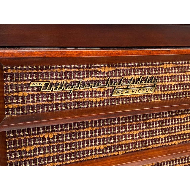 Brown Mid 20th Century Rca Victor Record Player For Sale - Image 8 of 11