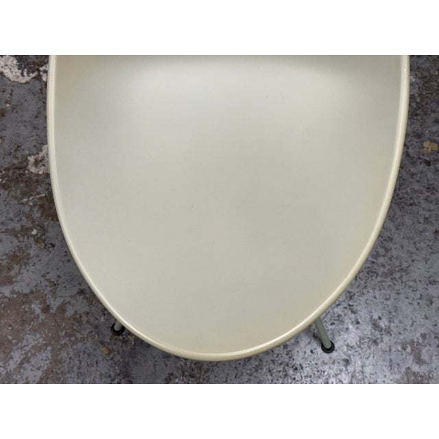 Green Arne Jacobsen for Fritz Hansen Drop Side Chair, Model 3110 For Sale - Image 8 of 12