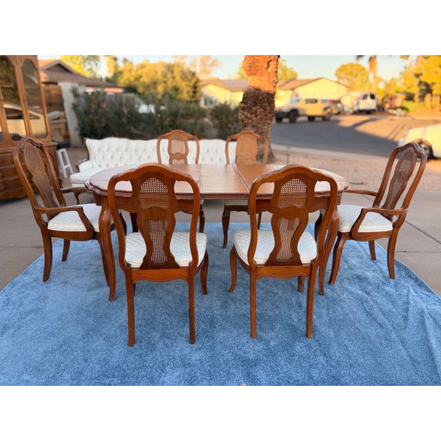Late 20th Century Late 20th Century Attributed to Bassett Chalons Collection Sequoia Cherry Dining Set With Cane-Back Chairs, Extension Leaf & Custom Table Pads For Sale - Image 5 of 17