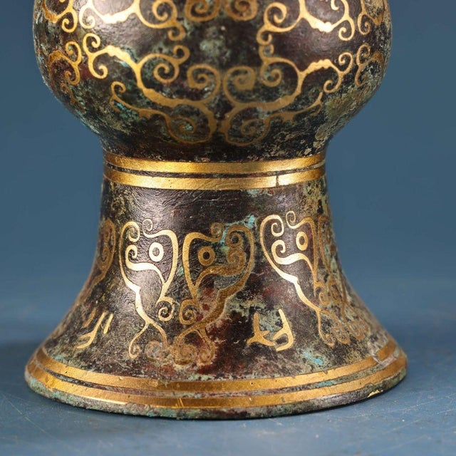 Bronze Gu Vase With Gold Inlay, Archaic Scroll & Script Motif, Chinoiserie Bronze Ritual Style Vessel For Sale In Los Angeles - Image 6 of 10