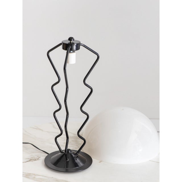 Ettore Sottsass Late 20th Century Memphis Style Metal Squiggle Table Lamp With Acrylic Dome Shade For Sale - Image 4 of 7