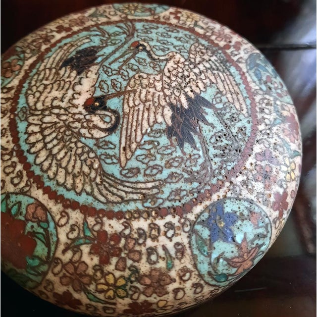 Early 20th Century Meiji/Taisho Period Japanese Cloisonné Lidded Box or Jar With Crane Motif For Sale In New York - Image 6 of 8