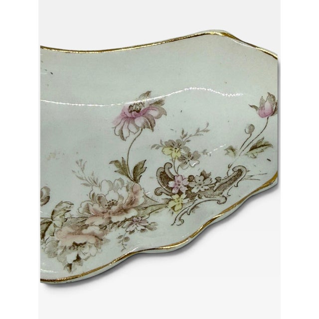 Late 19th Century Victorian English Alfred Meakin Crescent Semi-Porcelain Bone Dishes With Scalloped Rims, Gold Trim, Floral Pattern - Pair For Sale - Image 9 of 12