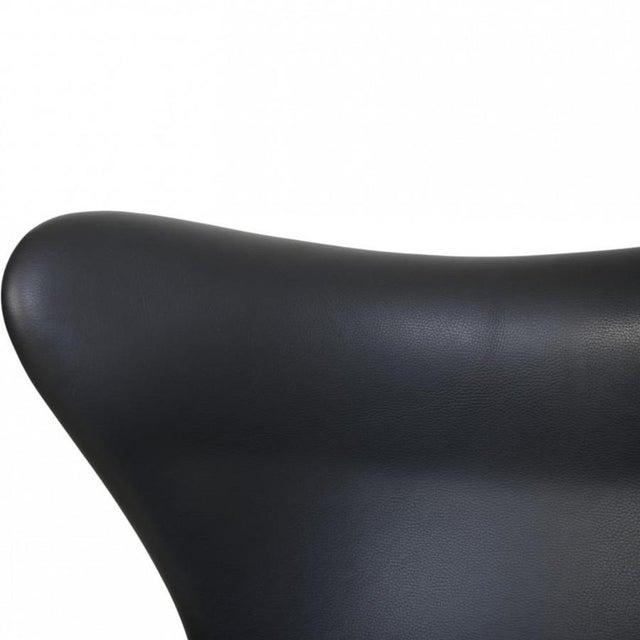 Egg Chair in Black Aura Leather by Arne Jacobsen, 2016 For Sale - Image 3 of 18