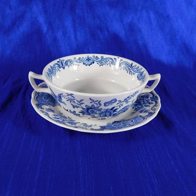 This is a set of six Ridgway flat cream soup bowls with six underplates in the Windsor Blue pattern from 1976. The set is...