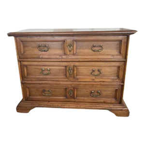 18th Century Tuscan Walnut Chest of Drawers