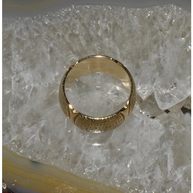 Late 20th Century Vintage Wide 14k Yellow Gold Textured Band Ring Ladies Jewelry Sz 6.25 For Sale - Image 5 of 10