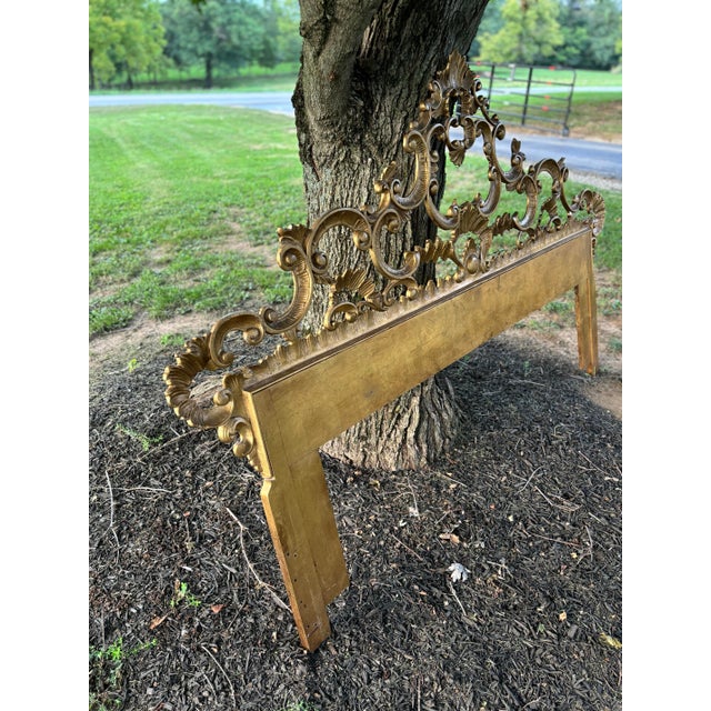 Hollywood Regency 1950s Mid Century Italian Hollywood Regency Gilt Metal King Headboard. For Sale - Image 3 of 10