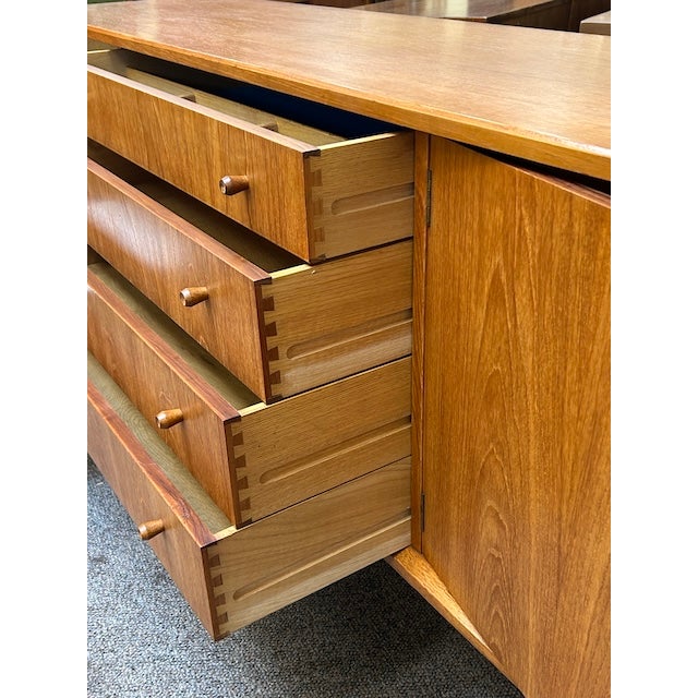 European Mid Century Modern Teak Credenza c.1960 For Sale - Image 12 of 15