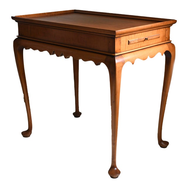 1990s Vintage Eldred Wheeler Tiger Maple Tea Table Scalloped Skirt Queen Anne Legs Colonial Reproduction For Sale