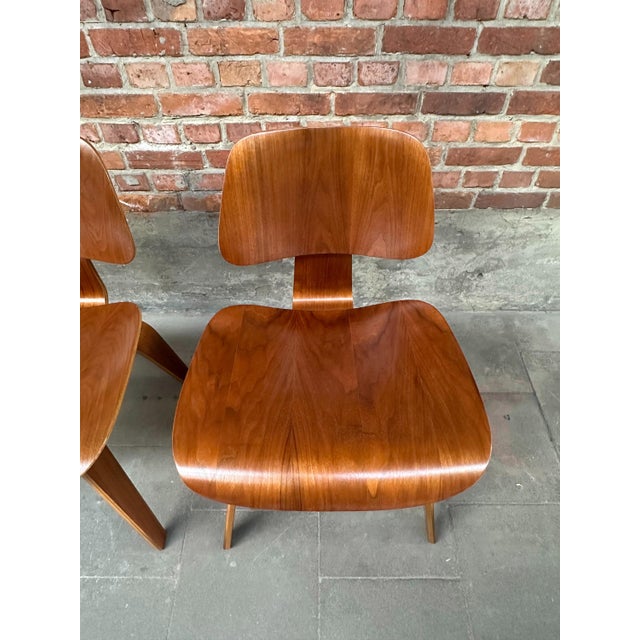 DCW Dining Chairs in Walnut attributed to Charles & Ray Eames for Herman Miller, 1950s, Set of 4 For Sale - Image 11 of 18