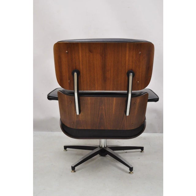 Mid-Century Modern Vintage Selig Plycaft Black Leather Eames Style Walnut Swivel Tilt Lounge Chair For Sale - Image 3 of 13