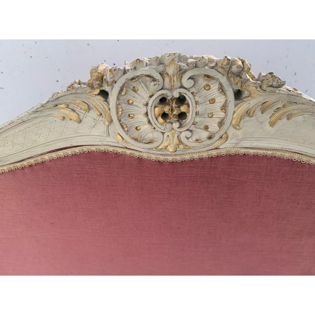 Louis XV Style Bench in Lacquered and Gilded Beechwood For Sale - Image 4 of 17