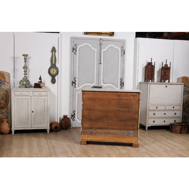 A Swedish late Gustavian period buffet from circa 1820 with gray painted finish, carved reeded diamond motifs, petite...