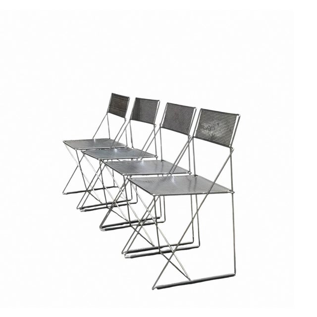 The Nuova X-Line Omli chair for Magis is an icon of minimalist and industrial design, originally created by the Danish...