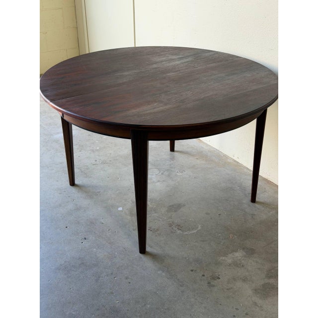 Wood Danish Mid Century Rosewood Extendable Round Dining Table – Oval Scandinavian Modern W/ 2 Leaves 1960s For Sale - Image 7 of 8