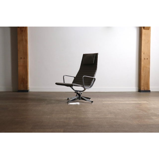 Mid-Century Modern Early Edition EA124 Aluminium Group Lounge Chair by Charles and Ray Eames for Herman Miller, 1970s For Sale - Image 3 of 17