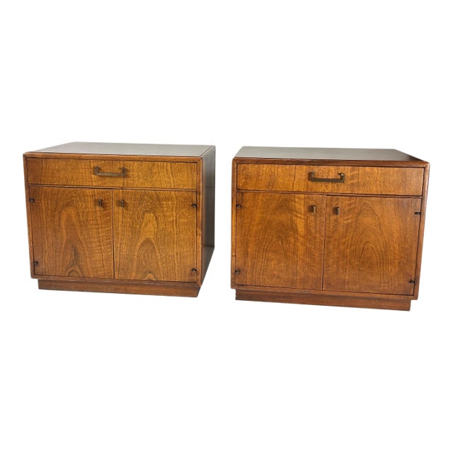 1970s Founders Jack Cartwright Inspired Walnut Nightstands, 2 Pieces For Sale