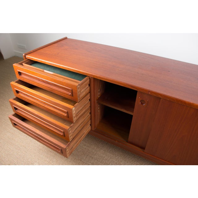 Danish Teak Sideboard by Johannes Andersen for Skaaning Mobelfabrik, 1960 For Sale - Image 6 of 18