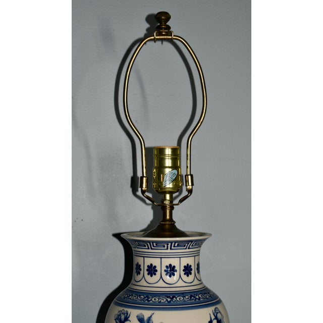 Vtg. Blue & White Porcelain Floral Design Table Lamp W/Brass Base For Sale - Image 12 of 13
