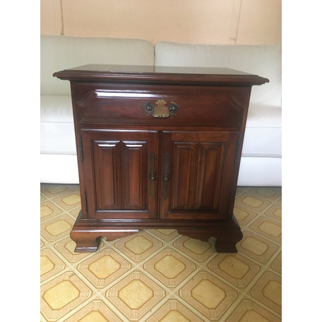 1960s Vintage Willett Furniture Traditional Style Solid Cherry Nightstand For Sale - Image 12 of 12