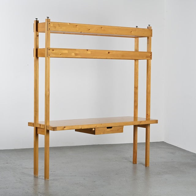 We love this piece entirely in solid pine designed by Bernard Taillefer for Les Arcs in the 1970s. with its versatile...
