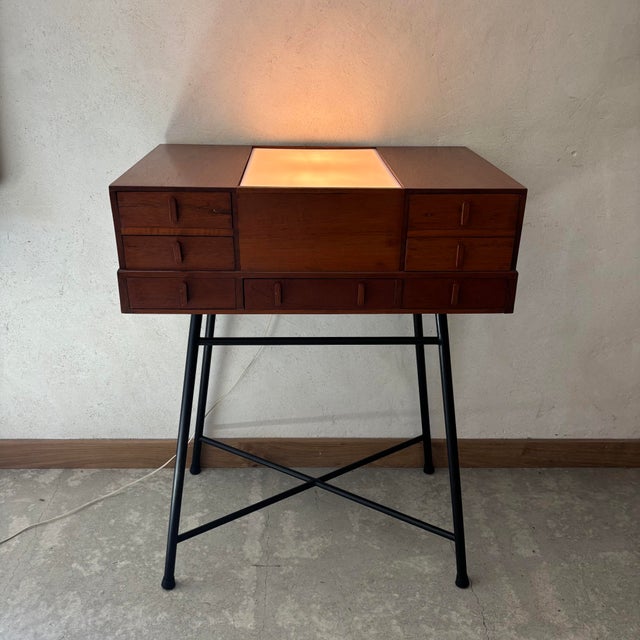 Vintage Teak Cabinet with Slide Reader, in Very Good conditions. Designed 1960 to 1969