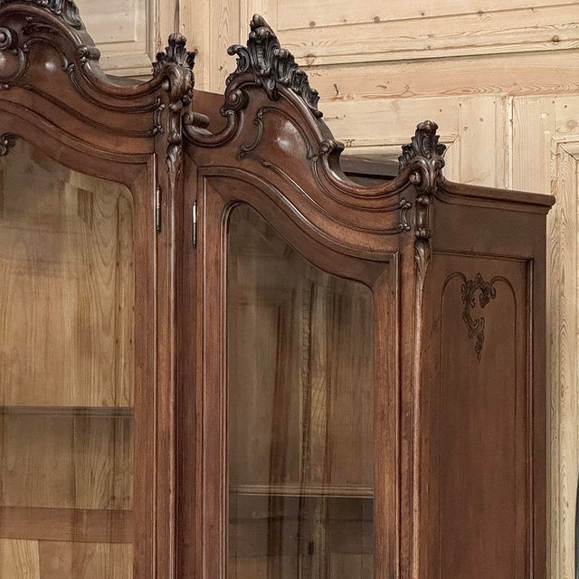 19th Century Italian Rococo Walnut Three-Door Display Bookcase ~ Armoire For Sale - Image 11 of 18