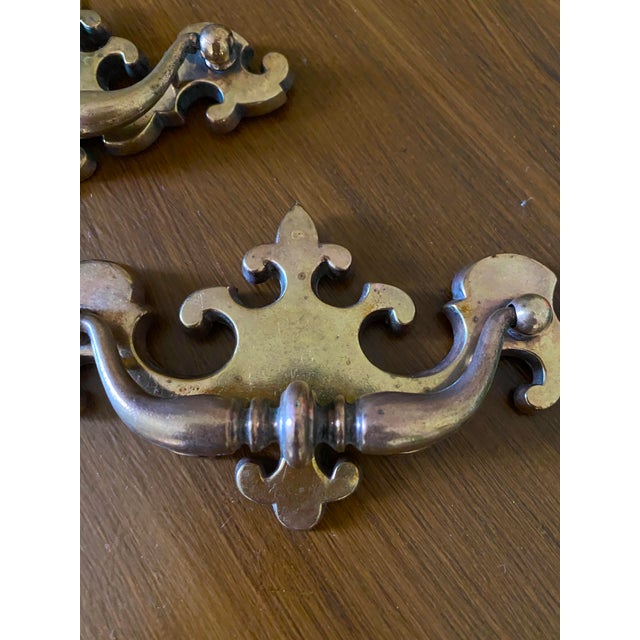 Thomas Chippendale Vintage 1950s Chippendale Brass Drawer Pulls Handles - Set of 4 For Sale - Image 4 of 8