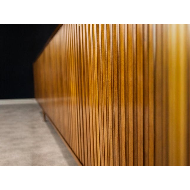 Brown Reeded Credenza in Caviúna Wood by Giuseppe Scapinelli, Brazil, 1950s For Sale - Image 8 of 16