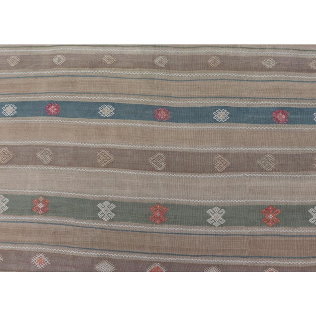 Vintage Hand-Woven Flatweave Kilim in Wool With Sub-Geometric Design and Motifs For Sale - Image 10 of 13
