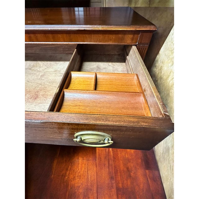 American Vintage Kindel Grand Rapids Mahogany 5-Drawer French Louis XVI Style For Sale - Image 3 of 11