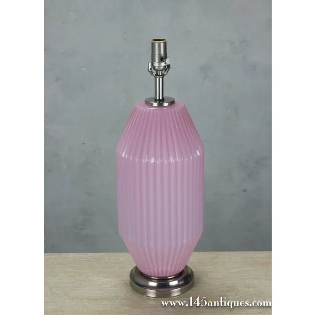 1950s Pair of Italian Mid-Century Ribbed Cyclamen Murano Glass Table Lamps, 1950s For Sale - Image 5 of 10