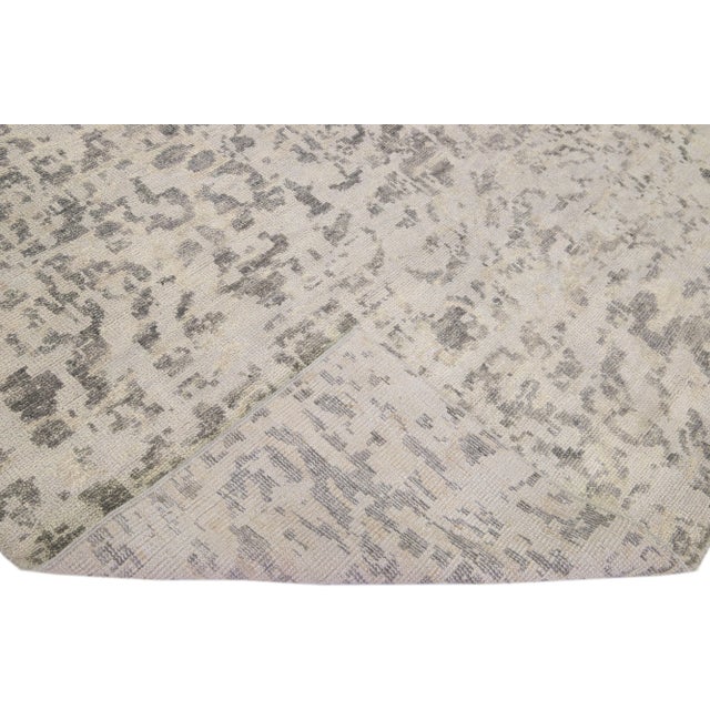 Beautiful Contemporary Thom Filicia Home Collection Rugs. This Indian hand-knotted rug is made of wool and has a gray-...