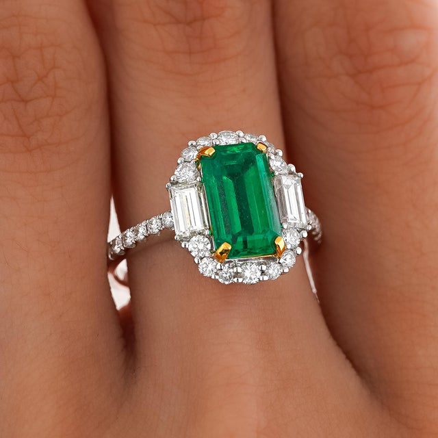 2.22 Carat Emerald Cut Natural Colombian 10mm Emerald & Baguette Diamond Ring Size 6 For Sale - Image 9 of 12