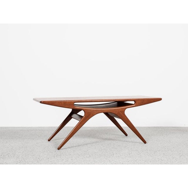 This coffee table is designed by Johannes Andersen and manufactured by CFC Silkeborg in Denmark in the 1950s. This design...