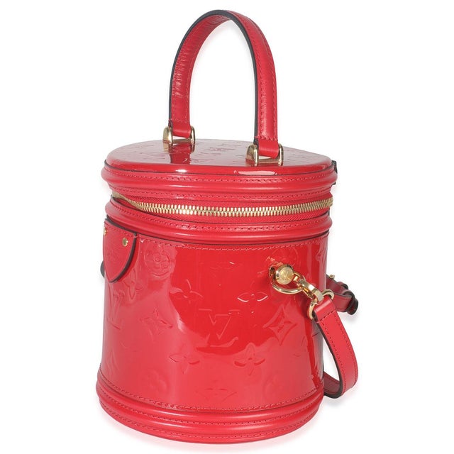 Comes with papers. Item #: 150961 Exterior Material: Patent Leather MSRP: 3,200 Interior Material: Microfiber Dimensions:...
